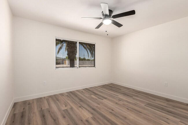 Building Photo - 17615 N Whispering Oaks Dr