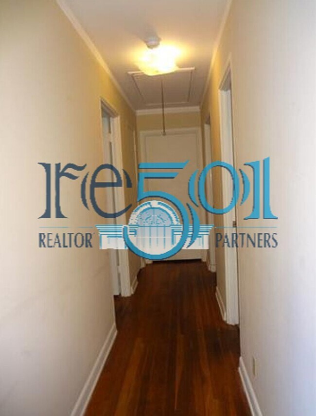 Building Photo - Lovely Home Near UALR