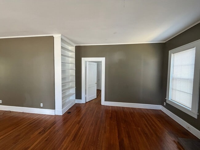 Building Photo - 3432 Broadmoor Blvd