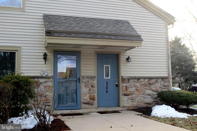 Building Photo - 208 Foxmeadow Dr