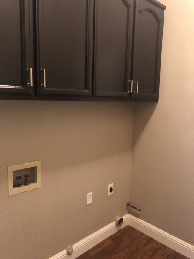 Building Photo - Amazing Single Story Home Located in Rosev...