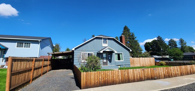 Primary Photo - Charming 4 Bed, 2 Bath Home in Spokane! *S...