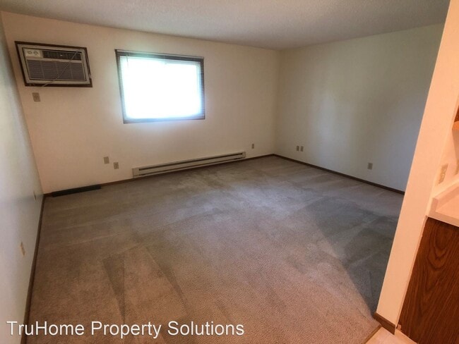 Building Photo - 2144 8th Ave NW