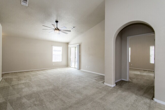 Building Photo - 9005 Rio Galisteo Pl NW