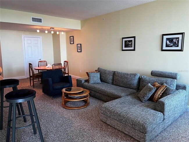 Building Photo - 800 N Tamiami Trl