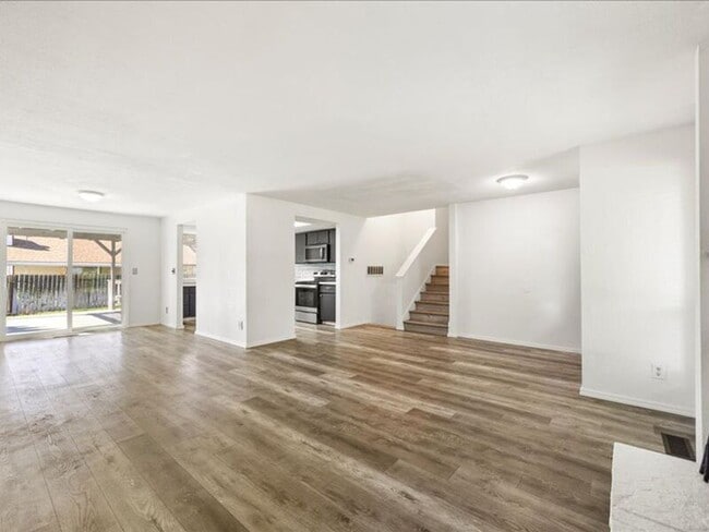 Building Photo - 8307 W Grand Ronde Pl