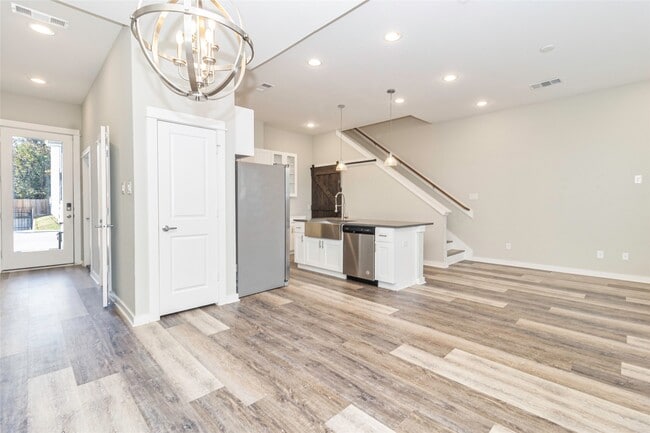 Building Photo - 6708 Parker Oaks Ln