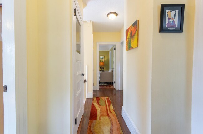 Building Photo - 356 Carteret Pl
