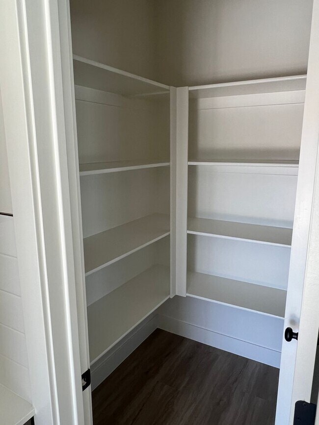 Building Photo - BRAND NEW 4 bedroom townhome in South Dese...