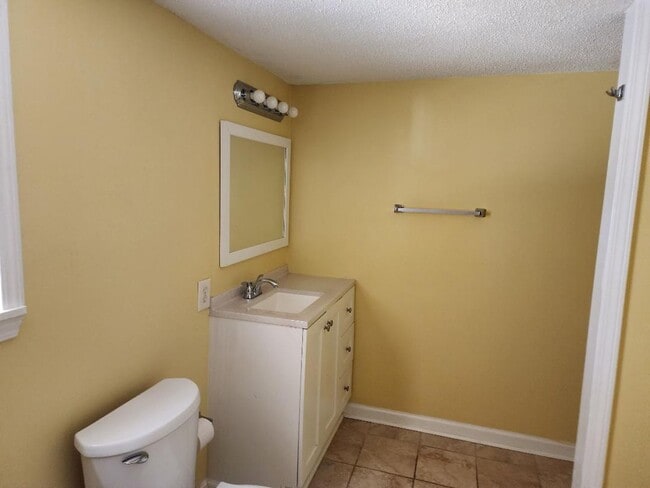 Building Photo - LOVE SIZE!