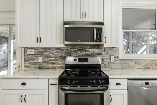 Building Photo - 506 Centex Sportsman Rd