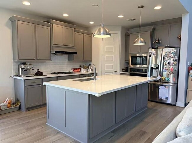 Building Photo - 230 Eagle Ford Dr