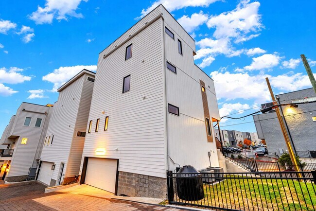 Building Photo - 48 Fern Ave