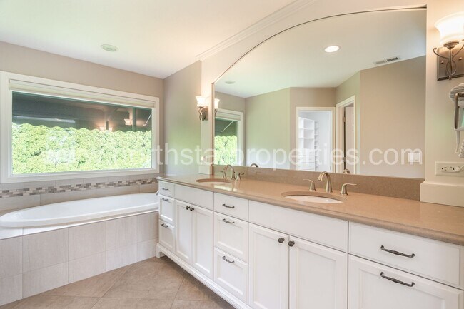 Building Photo - 16754 Quail Ct