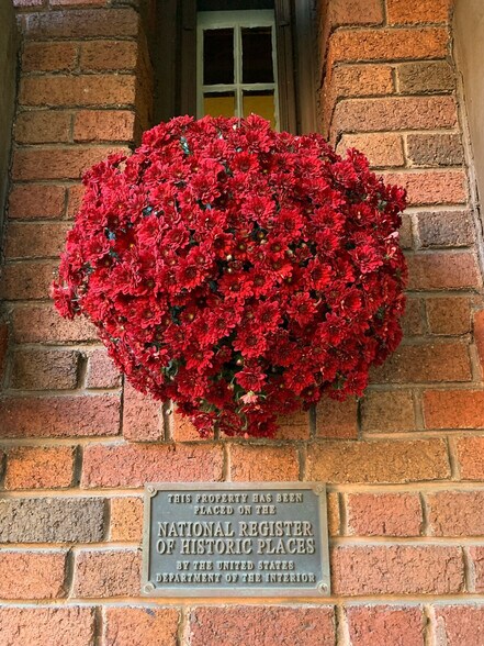 Building Photo - 3085 Fairmount Blvd