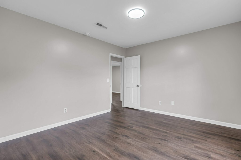 Building Photo - 141 Babs Dr
