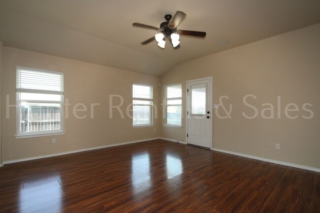 Building Photo - New in Management ! Spacious & Stylish Liv...