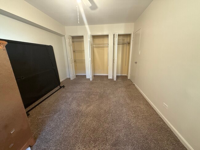 Building Photo - 4960 N Marine Dr