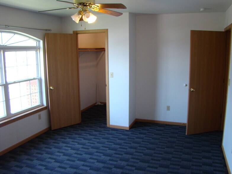 Master bedroom - 403 E Main St