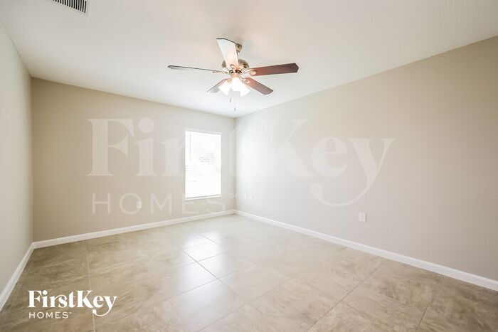 Building Photo - 706 Yeager Ct