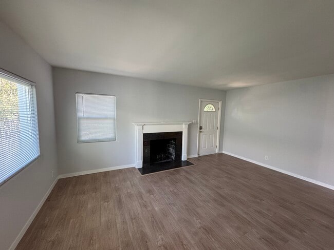 Building Photo - 5943 Tujunga Ave