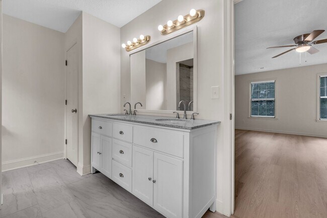 Building Photo - 6503 Evergreen Dr