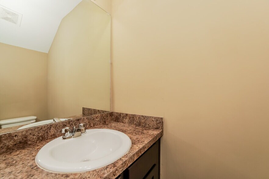 Building Photo - 498 Highland Falls Dr