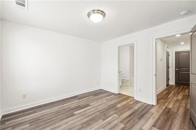 Building Photo - 432 Burton Dr