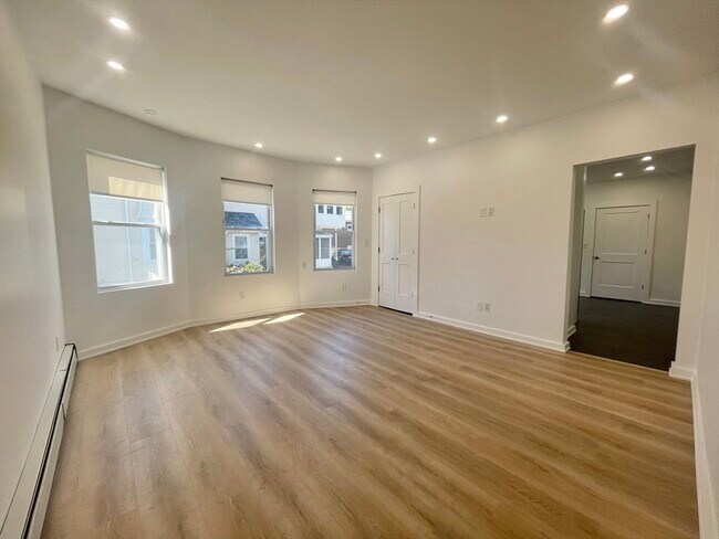 Building Photo - 27 Vernon St