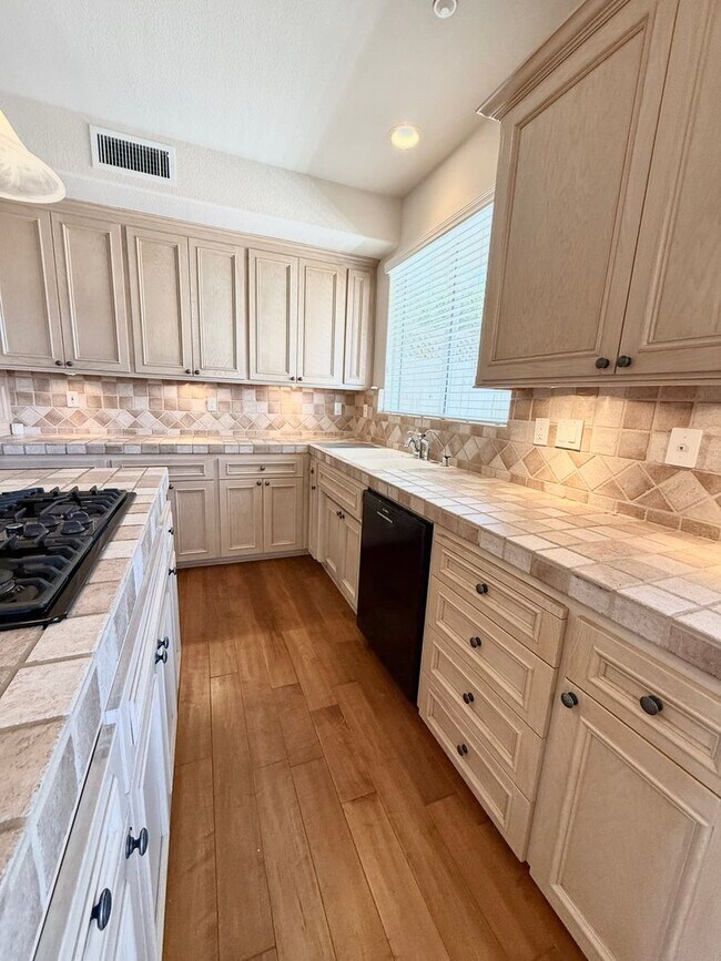 Building Photo - 3 BEDROOM 2 BATH HOME IN TEMPLETON!! MOVE IN READY
