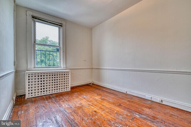 Building Photo - 210 Laurens St