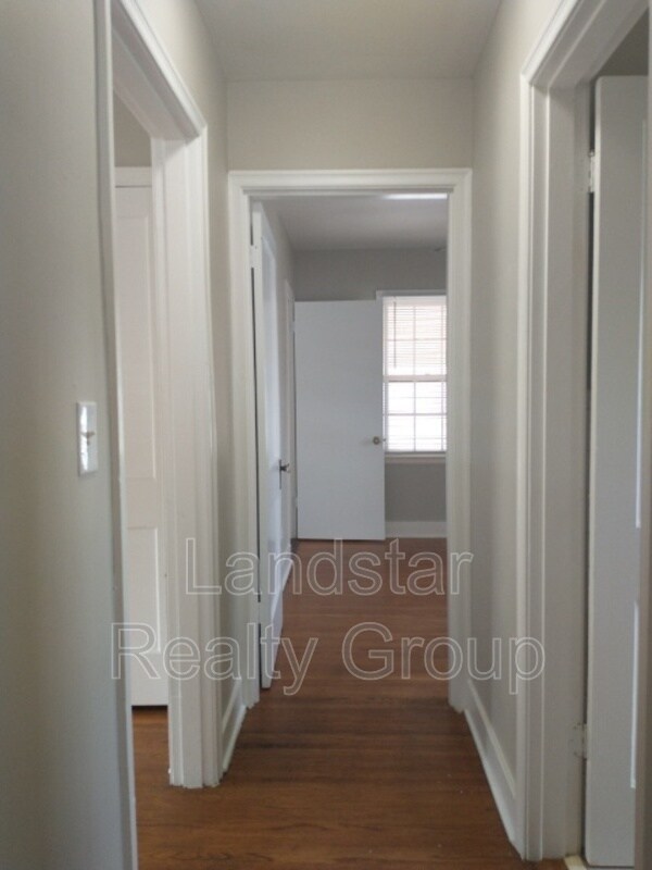 Building Photo - 1105 Berry Blvd