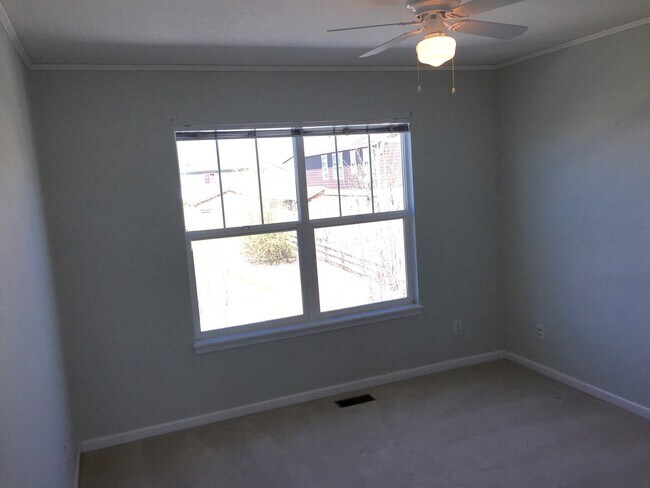 Building Photo - Stunning 4 Bedroom Home In Cross Creek area of Aurora