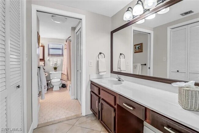 Building Photo - 805 River Point Dr