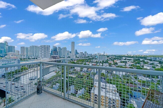 Building Photo - 10 SW South River Dr