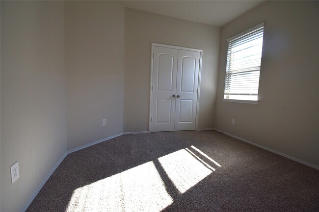 Building Photo - 5930 Dovershire Blf Wy