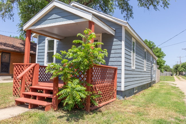 Building Photo - 610 W Republic Ave