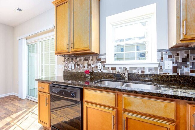 Building Photo - Liberty Square Townhouse with Upgrades!