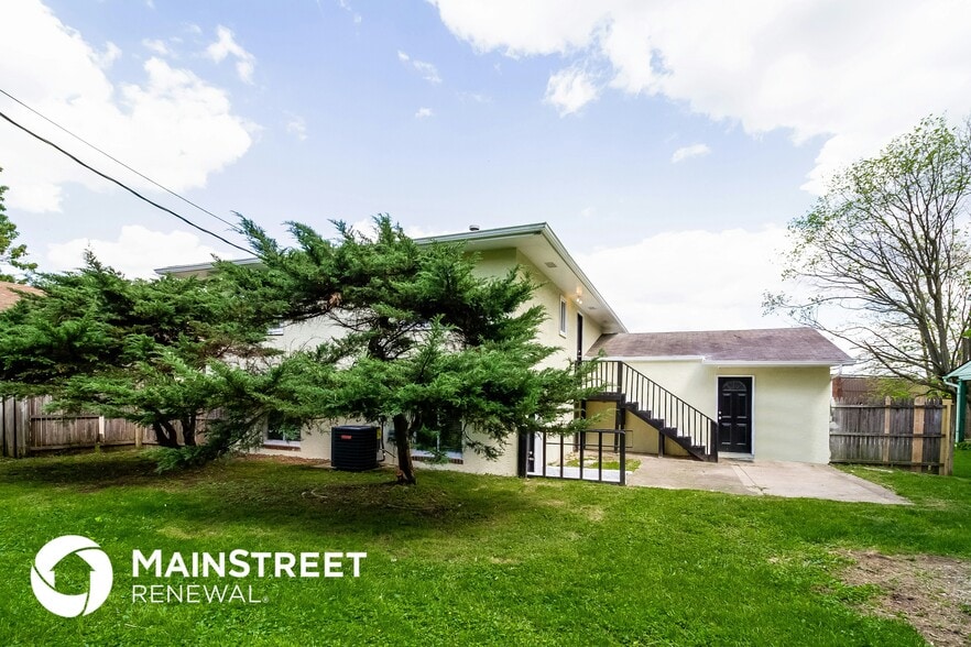 Building Photo - 1848 Tamarack Cir N
