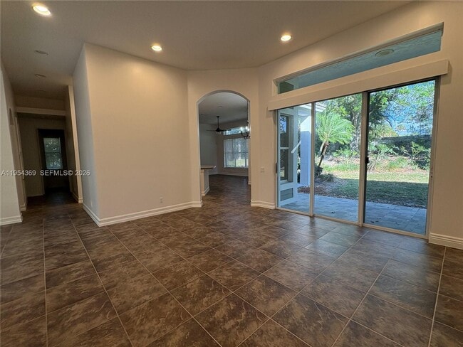 Building Photo - 18265 SE Ridgeview Dr