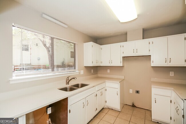 Building Photo - 8178 Winewood Way