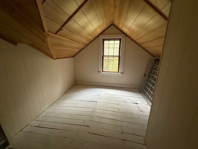 Building Photo - Three bedroom, 1 bath house in Western Ala...
