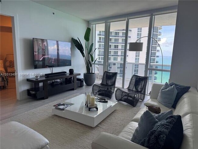 Building Photo - 15811 Collins Ave