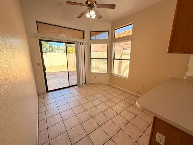 Building Photo - Warm & Charming single level 3 x 2 Home in Stonebridge Lakes!!