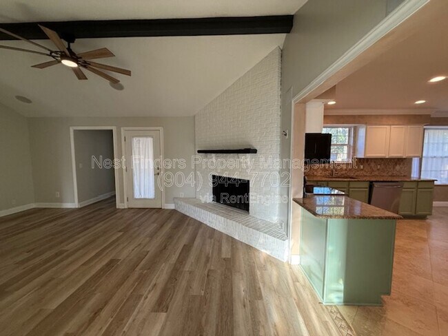 Building Photo - 12947 Tree Wy Ct N