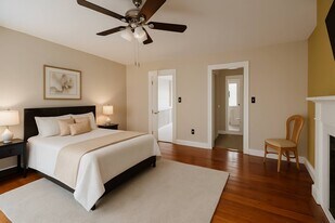 Building Photo - 816 1/2 W Lombard St