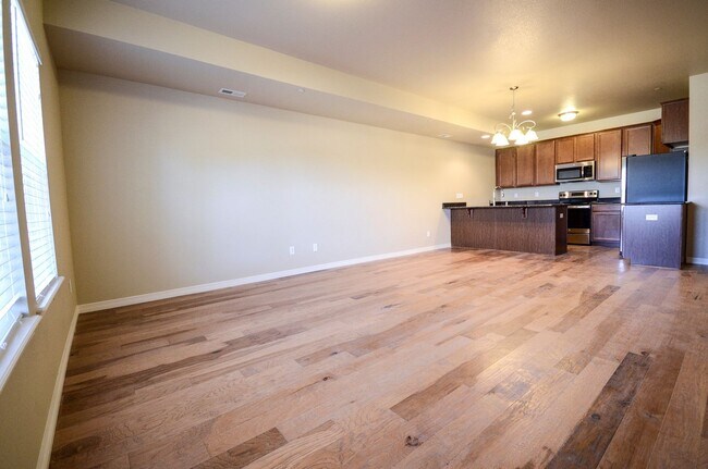 Building Photo - 3836 Manhattan Ave