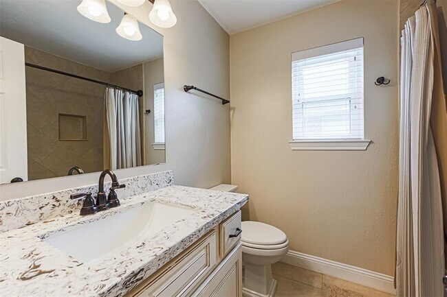 Building Photo - 3034 Glenthorpe Ln
