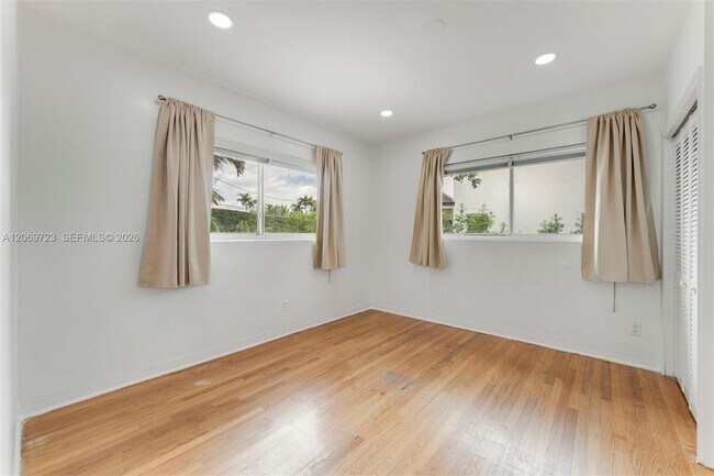 Building Photo - 4724 Orduna Dr