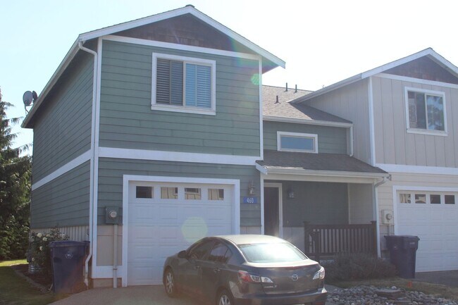 Building Photo - 3 Bedroom 2.5 Townhome
